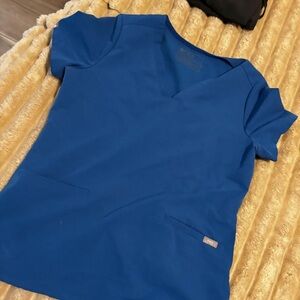 Figs scrub top
